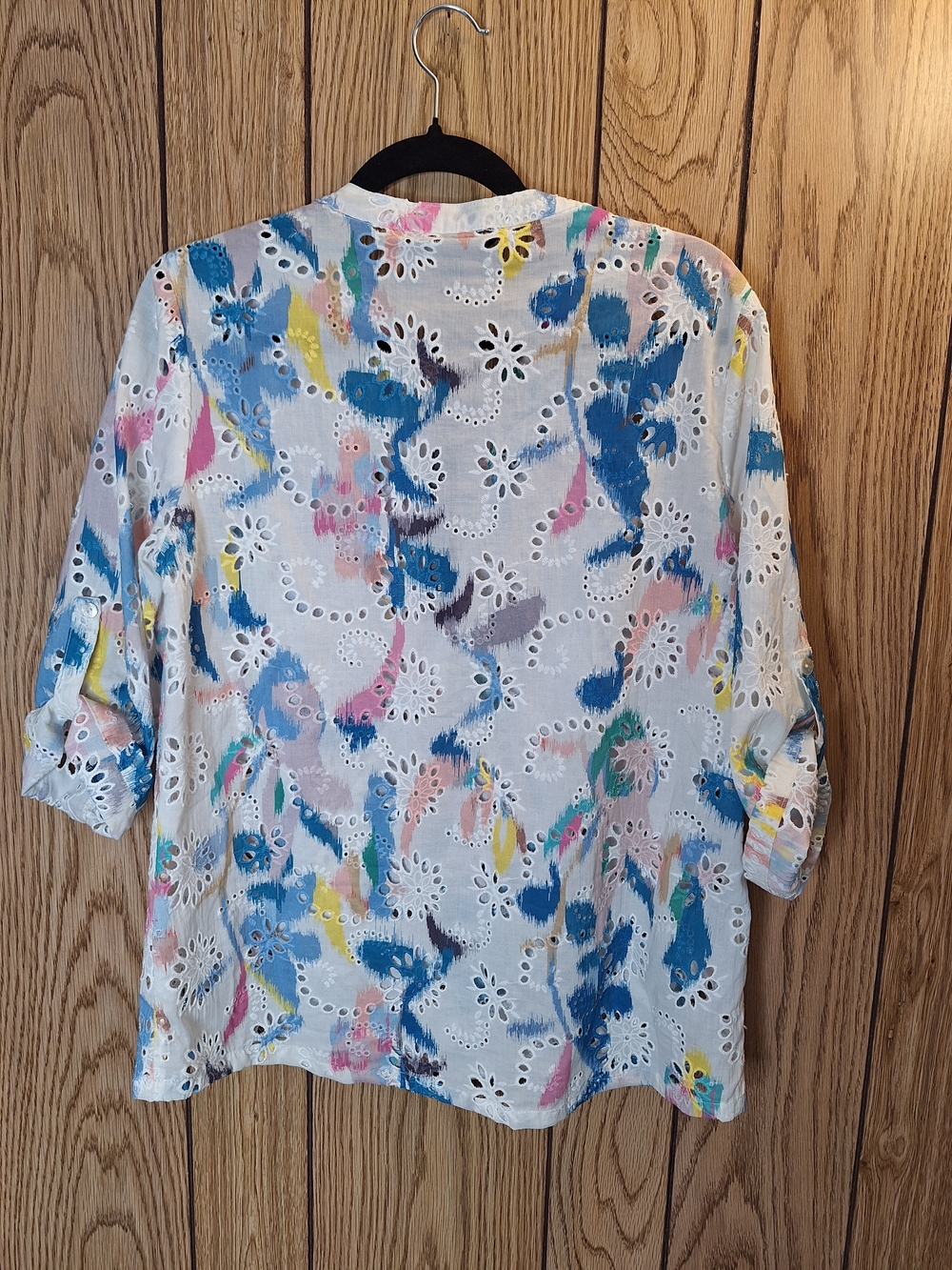 CHARLIE B White Eyelet Blouse with Multicolor Brushstroke Print Size Small NWT - Picture 4 of 7